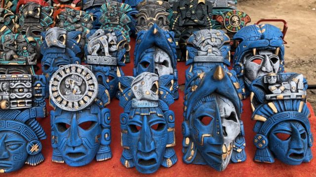 謎の民族仮面 世界各地の珍しい民族仮面73点を展示 藤谷さんの半世紀の収集品300点