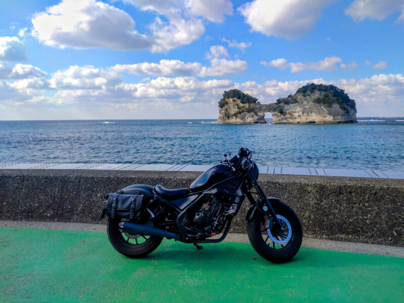 円月島とバイク01
