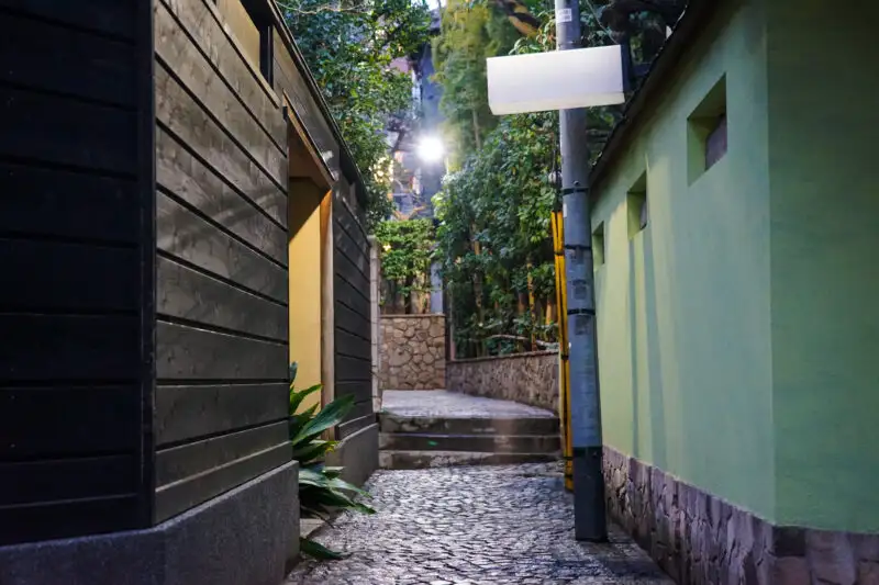 灯り・石畳の小路（神楽坂）02