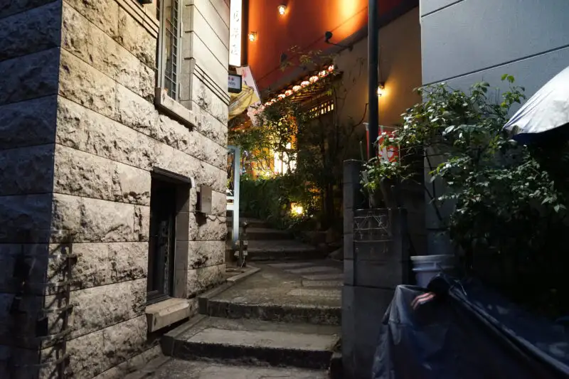 石段の路地（神楽坂）02