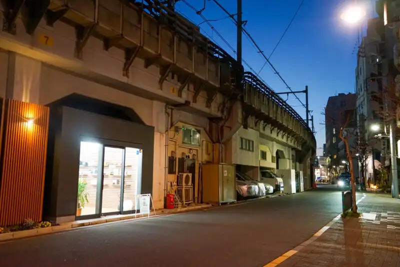 帰り道・夜の高架下01