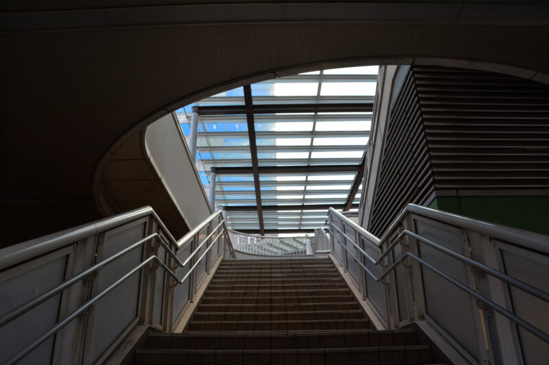 幾何学的な階段01